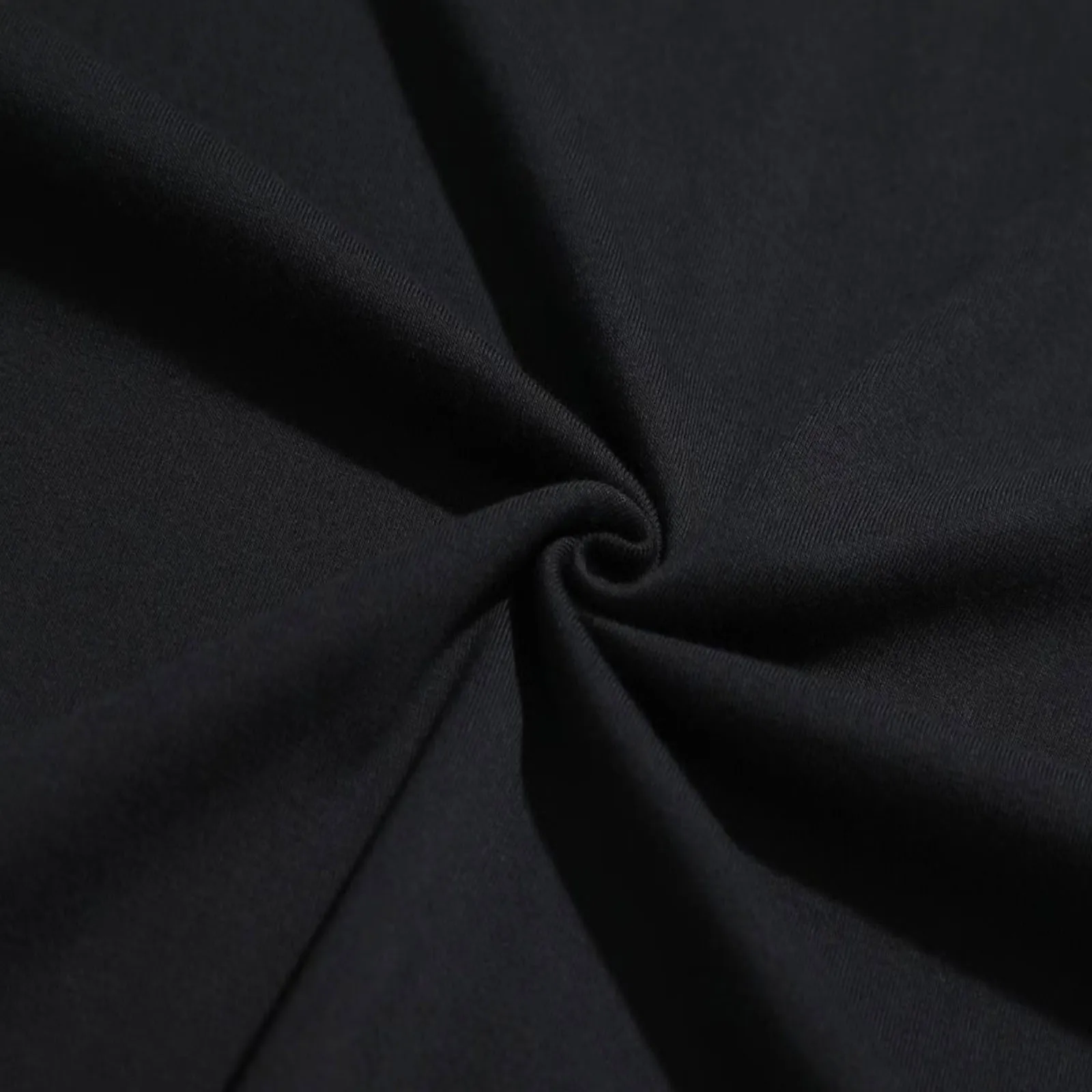 Kaos hitam dengan tulisan mera - On Sneaker Care ulasan dan harga